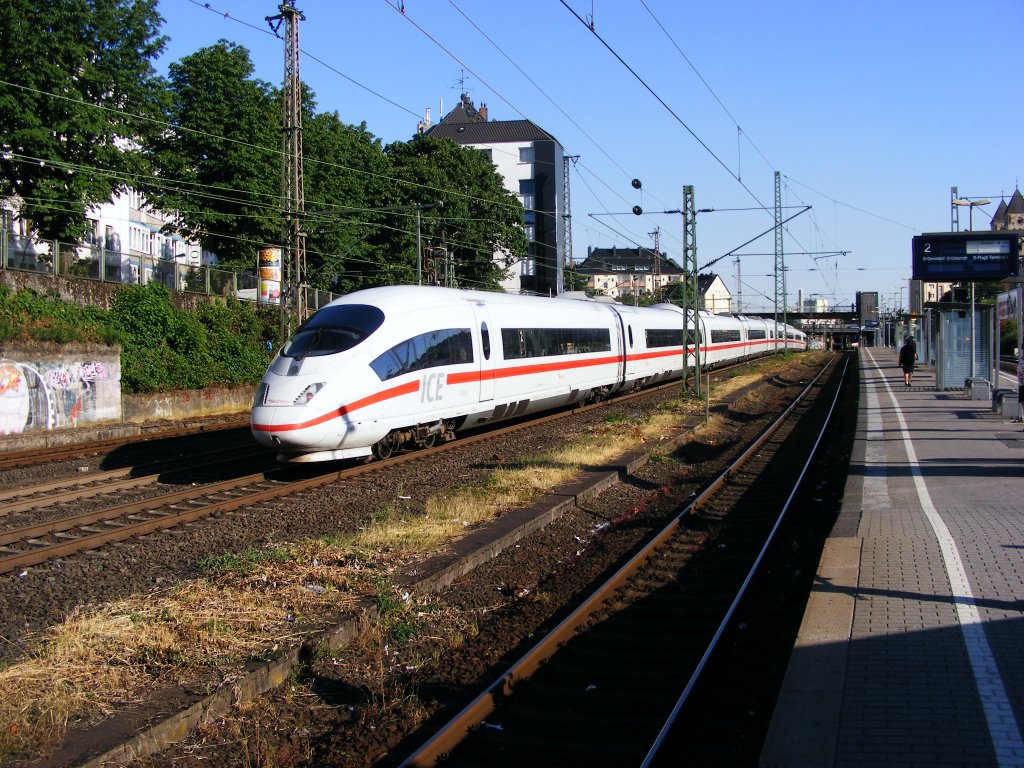 Ein ICE 3 bei der Fahrt durch Dsseldorf-Derendorf am 18. Juli 2010.
