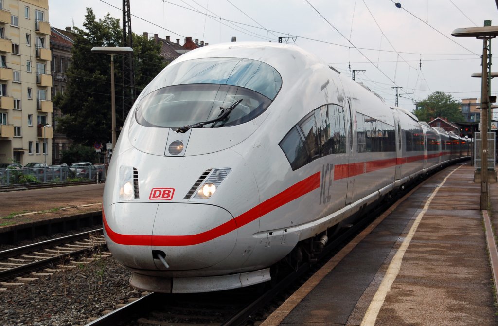 Ein ICE 3 durchfhrt am 24.07.10 Frthz Richtung Nrnberg.
