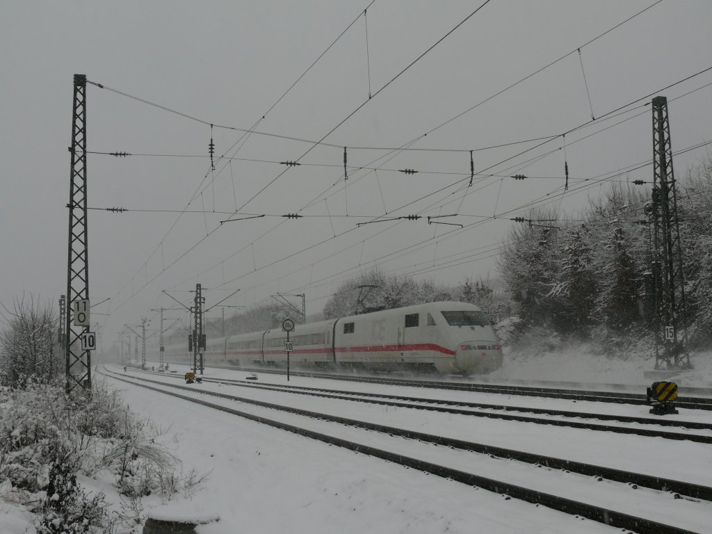 Ein ICE von Interlaken Ost nach Berlin Ostbhf. in Leutersberg. 24.12.10