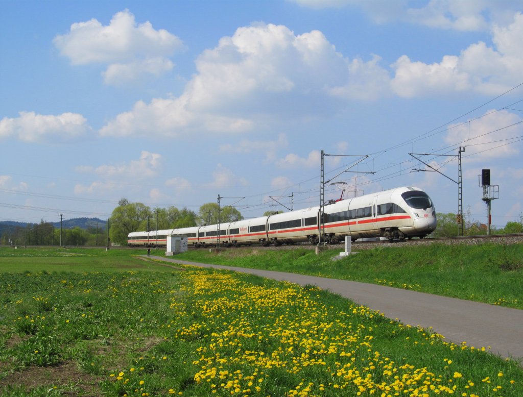 Ein ICE-T ist am 05. Mai 2013 bei Gundelsdorf in Richtung Kronach unterwegs.
