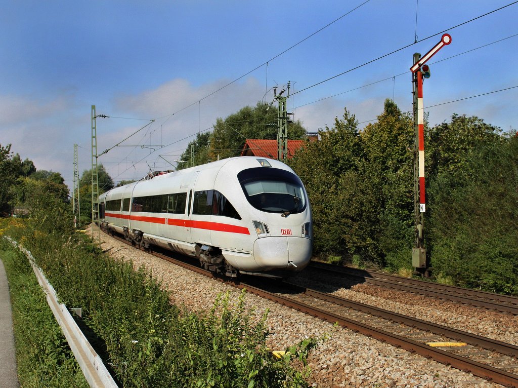 Ein ICE-T am 11.09.2010 unterwegs bei Pleinting. 