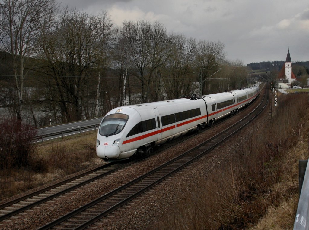 Ein ICE-T am 14.01.2012 unterwegs bei Hausbach.