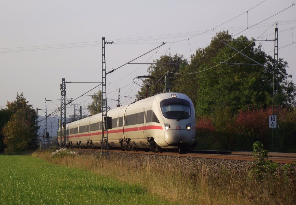 Ein ICE-T ist am 4. Oktober 2011 auf der Frankenwaldbahn bei Kronach unterwegs.