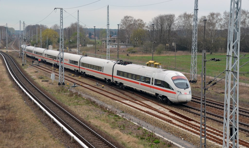 Ein ICE-T der BR 411 durcheilt am 11.04.12 Sch�nflie� Richtung Berlin.