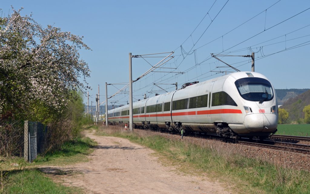 Ein ICE-T der BR 411 fuhr am 28.04.12 durch das fr�hlingshafte Saaletal. Hier passiert die Einheit Rothenstein in Fahrtrichtung M�nchen.