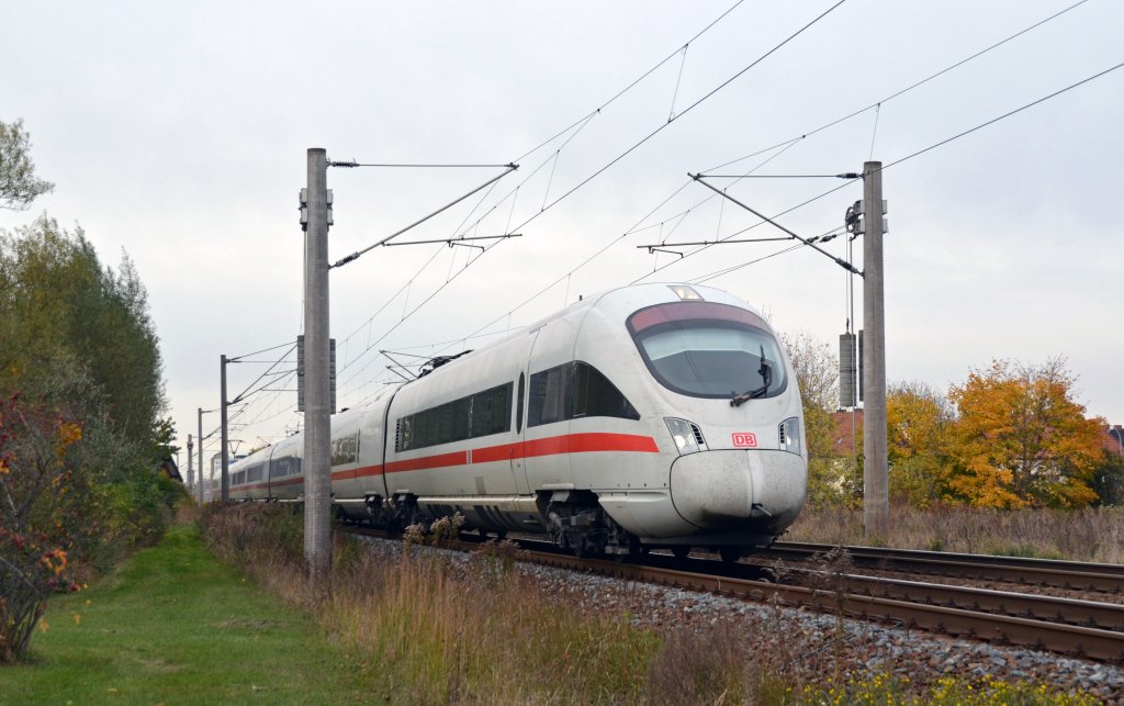 Ein ICE-T der BR 411 fuhr am 27.10.12 durch Greppin Richtung Bitterfeld. An diesem Wochenende wurde der Fernverkehr nach Berlin wegen Bauarbeiten im Raum J�terbog �ber Dessau umgeleitet.

