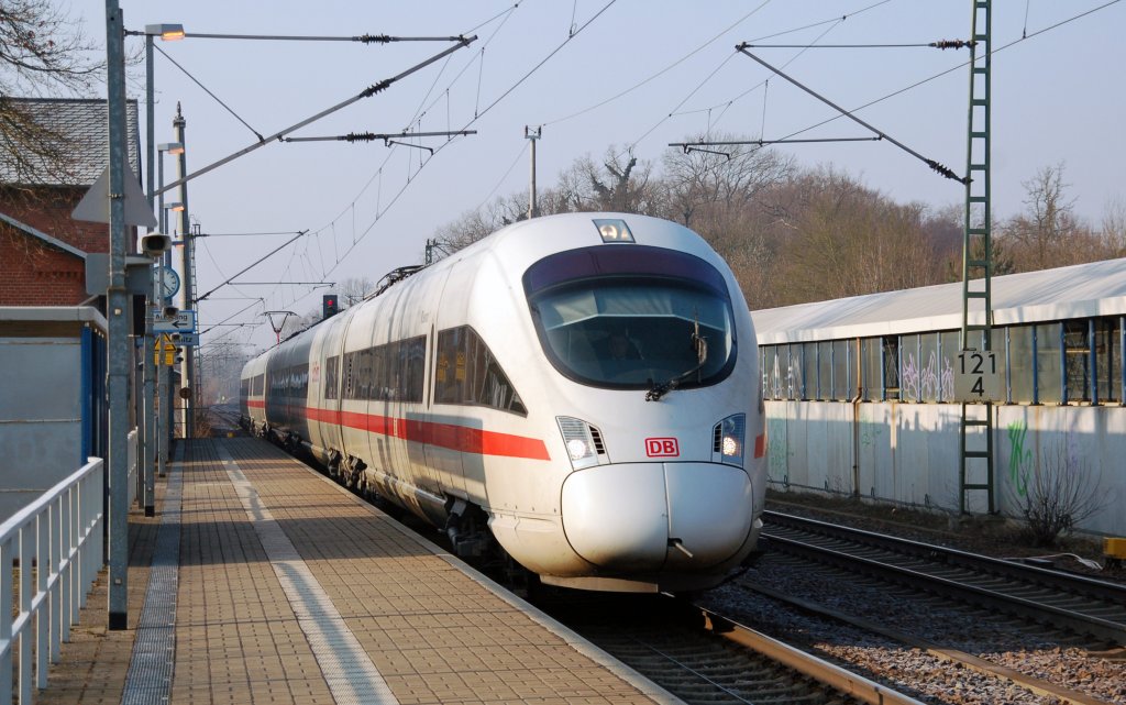 Ein ICE-T der BR 415 durchfhrt am 22.02.11 Burgkemnitz Richtung Wittenberg. 