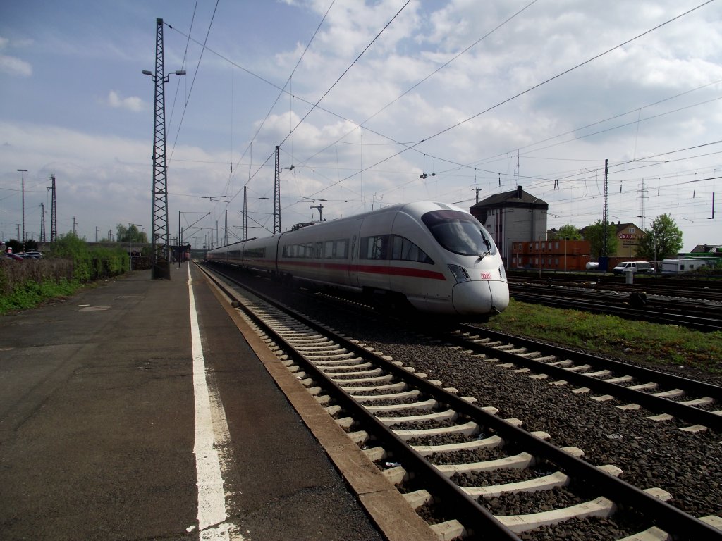 Ein ICE-T (BR411) verl�sst Hanau Hbf am 29.04.13