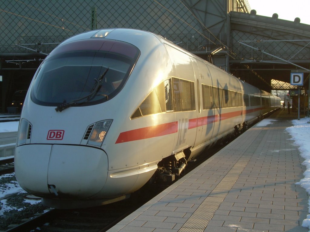Ein ICE-T in Dresden Neustadt vom Hauptbahnhof kommend und abfahrbereit in Richtung Frankfurt.