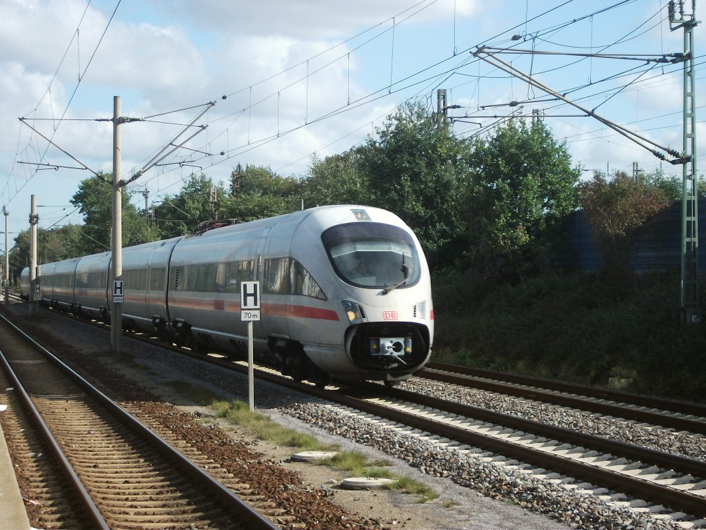 Ein ICE-T fhrt am 13.Oktober 2011 als ICE 1130 nach Bremen Hbf durch Letter. 