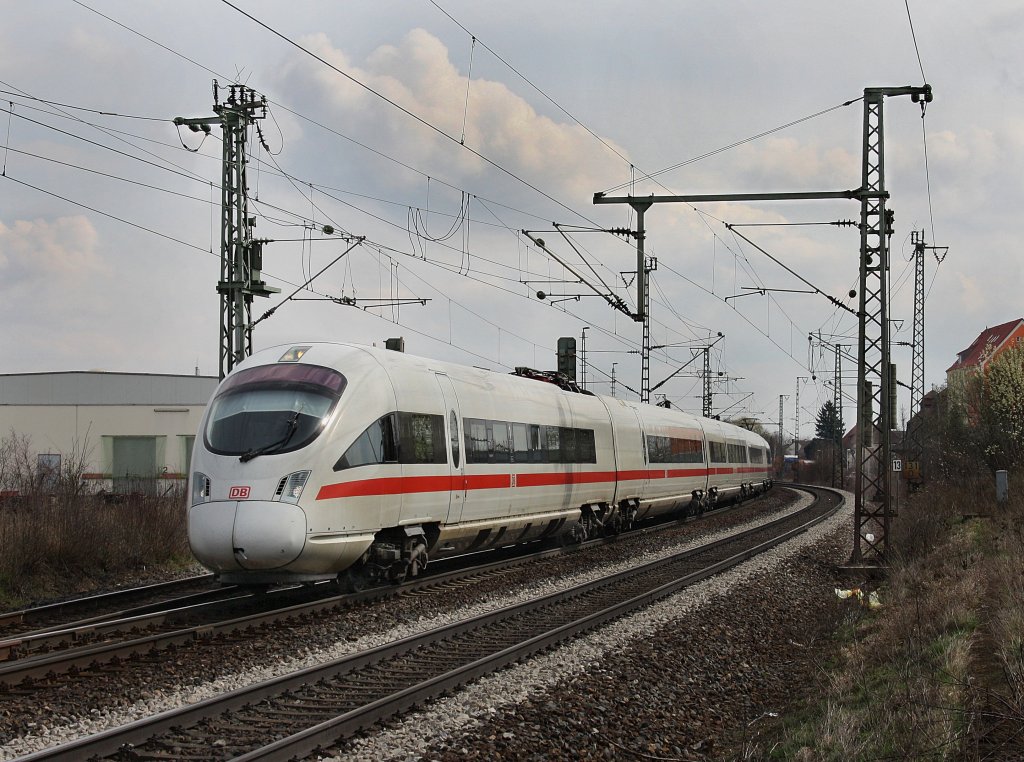 Ein ICE-T nach Frankfurt am 02.04.2010 bei der Durchfahrt in Obertraubling. 
