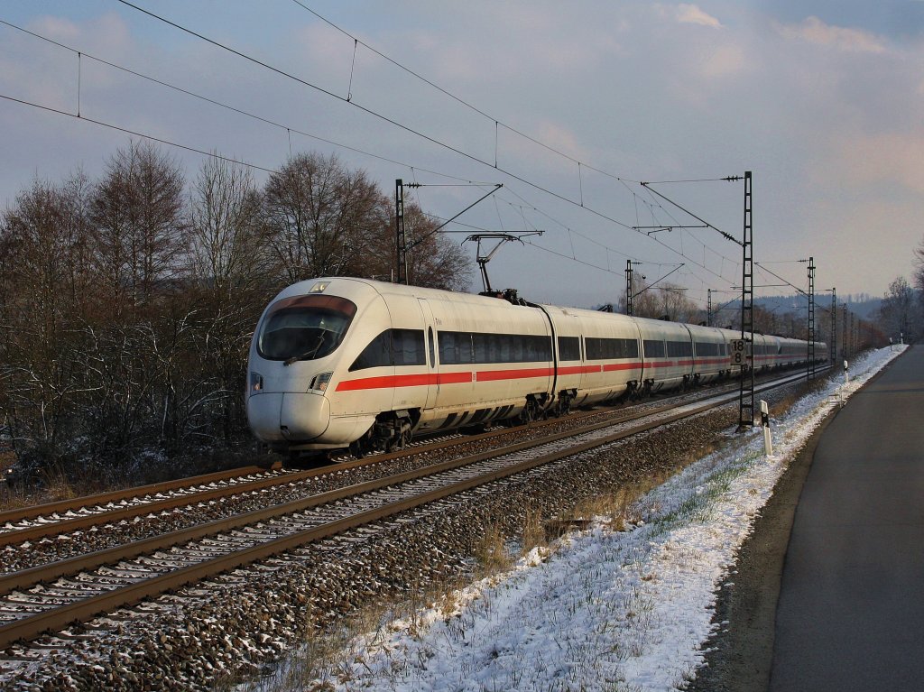 Ein ICE-T nach Frankfurt am 27.11.2010 unterwegs bei Vilshofen. 