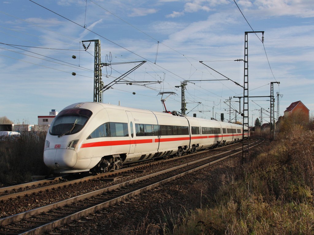 Ein ICE-T nach Frankfurt am 13.11.2010 unterwegs bei Obertraubling. 