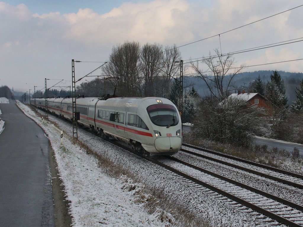 Ein ICE-T nach Wien am 27.11.2010 unterwegs bei Vilshofen. 
