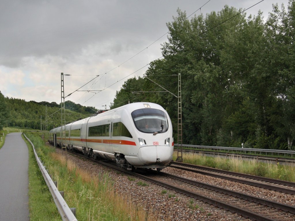 Ein ICE-T nach Wien am 19.06.2011 unterwegs bei Hausbach. 