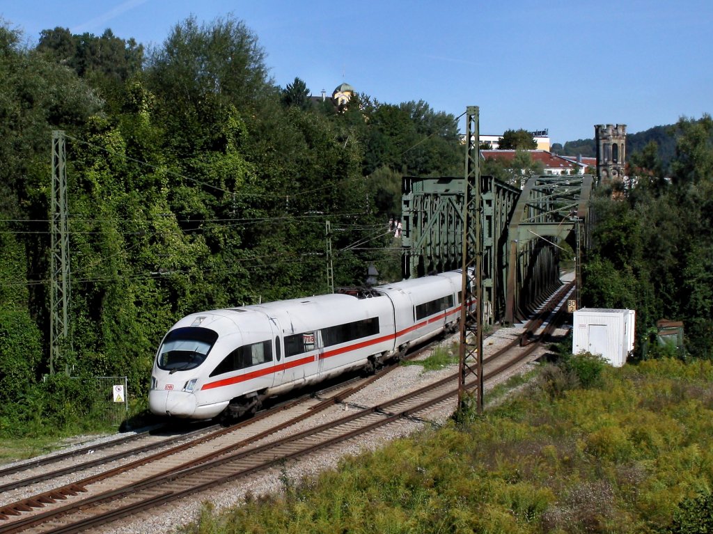 Ein ICE-T nach Wien am 10.09.2011 unterwegs bei Passau. 