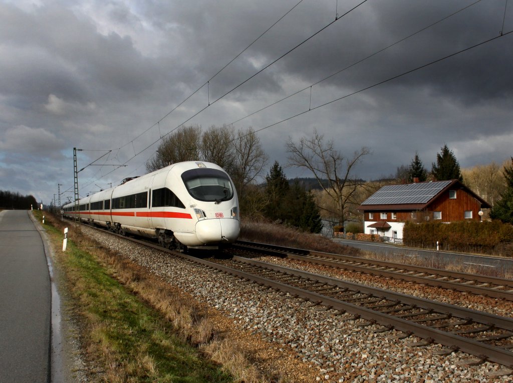 Ein ICE-T nach Wien am 14.01.2012 unterwegs bei Vilshofen.