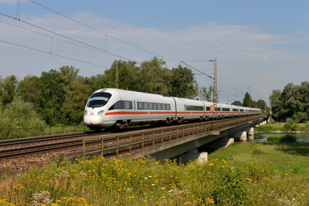 Ein ICE-T nach Wien West am 02.08.2012 bei der berquerung der Isar in Plattling.