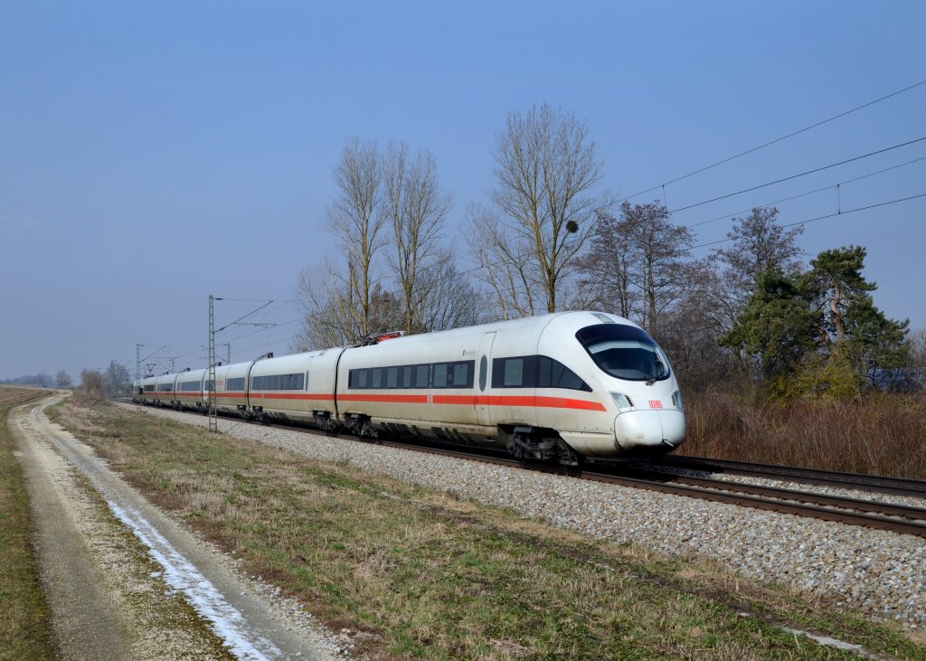 Ein ICE-T nach Wien West am 28.03.2013 bei Langenisarhofen.