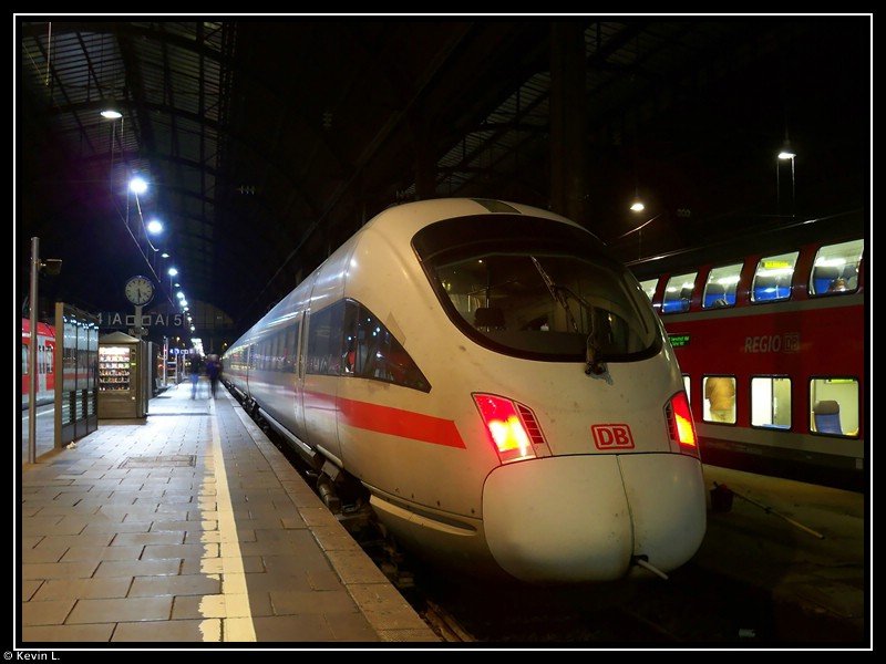 Ein ICE-T wartet als ICE 1657 in Wiesbaden Hbf auf die Abfahrt. Aufgenommen am 21.11.2009
