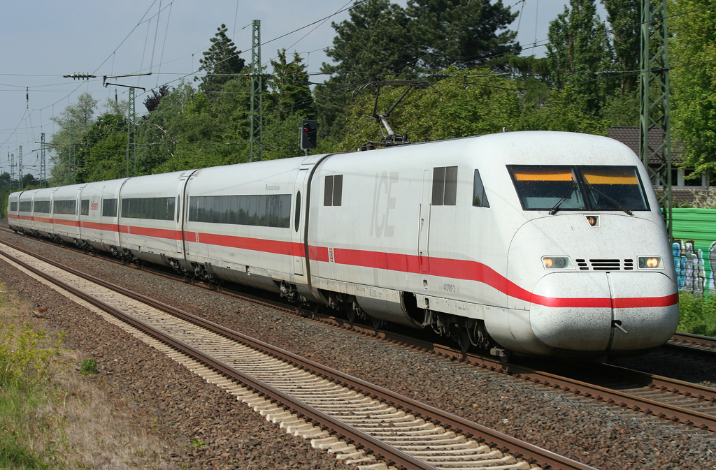 Ein ICE2 durchf�hrt Angermund am 23.05.2010
