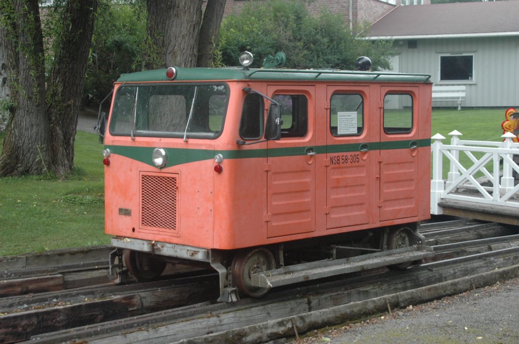 Ein Inspektionsfahrzeug NSB 58-505 f�r den Bahnbereich.Es wird von einem Pkw-Volvomotor Typ B18 angetrieben. Am 28.06.2011 im Jernbanemuseum von Hamar/Norwegen gesehen.