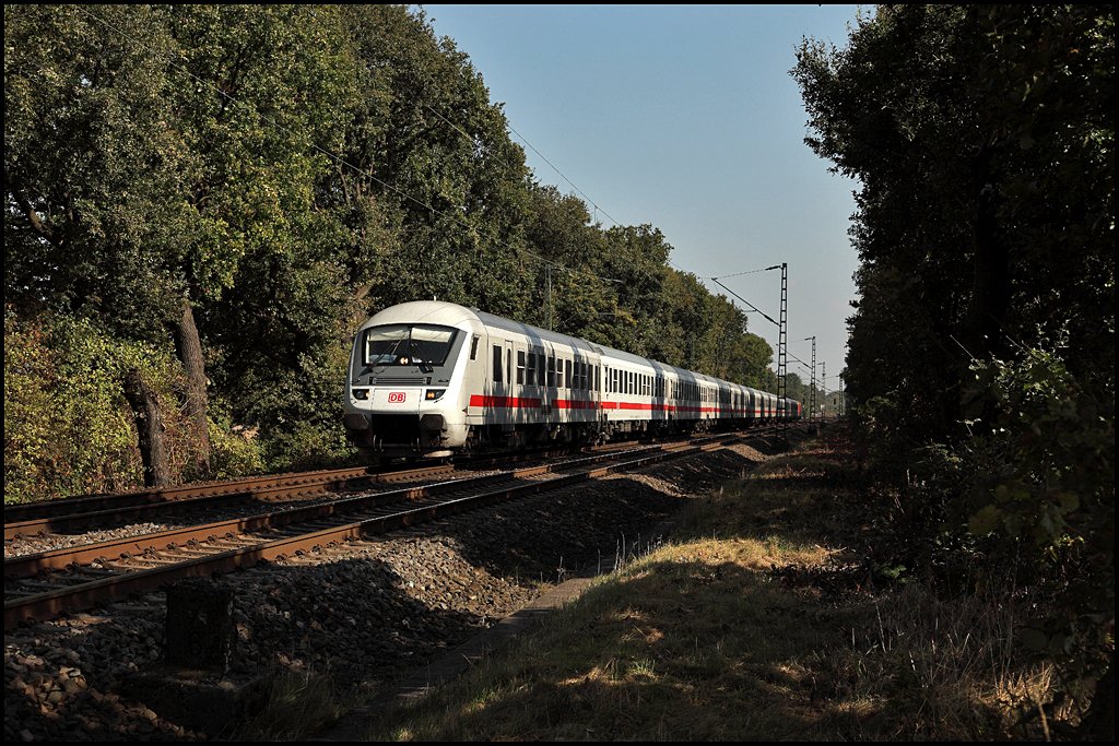 Ein Intercity ist zwischen Bochum und Essen unterwegs. (29.09.2009)