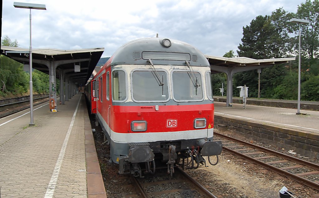 Ein Karlsruher Kopf fr Dieselbetieb steht in Bad Harzburg. Am Ende des Zuges hngt eine 218.