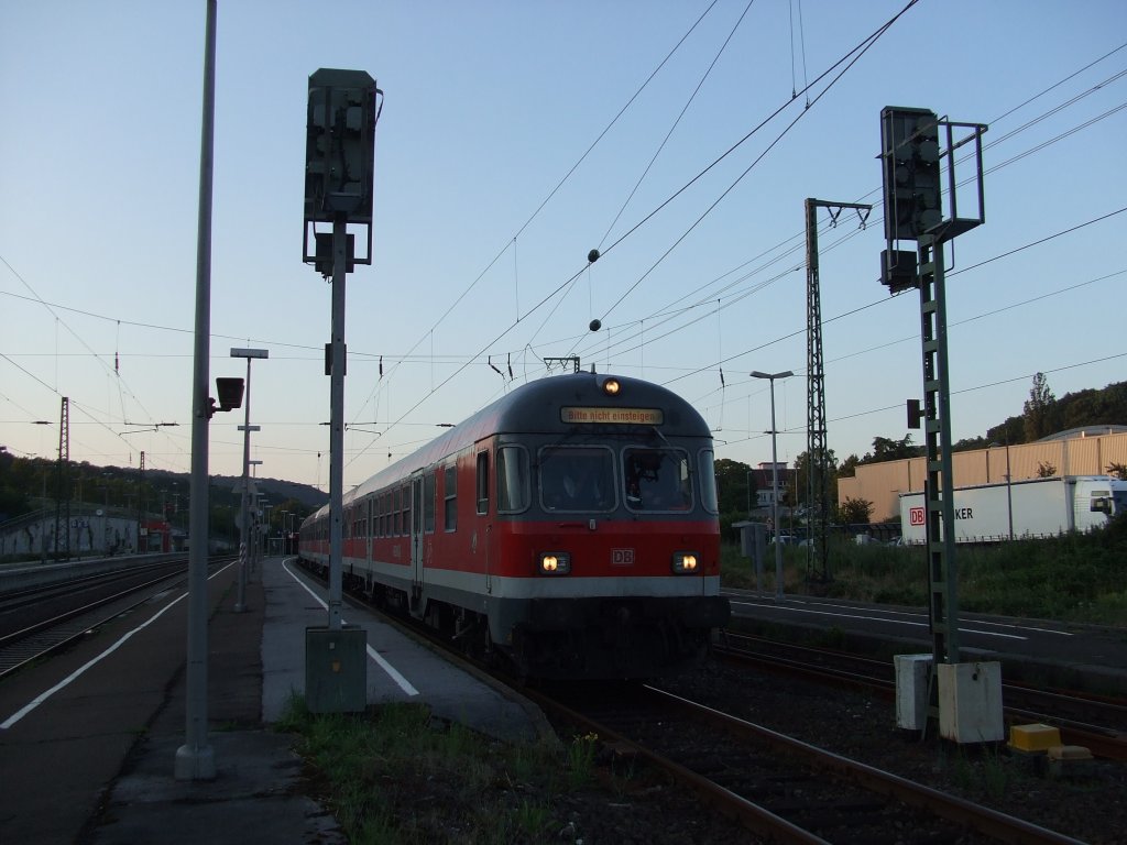 Ein Karlsruher Steuerwagen (50 80 82-34 259-5 Bnrdfz 463.1) am Abend des 22.06.2011 in Brackwede.