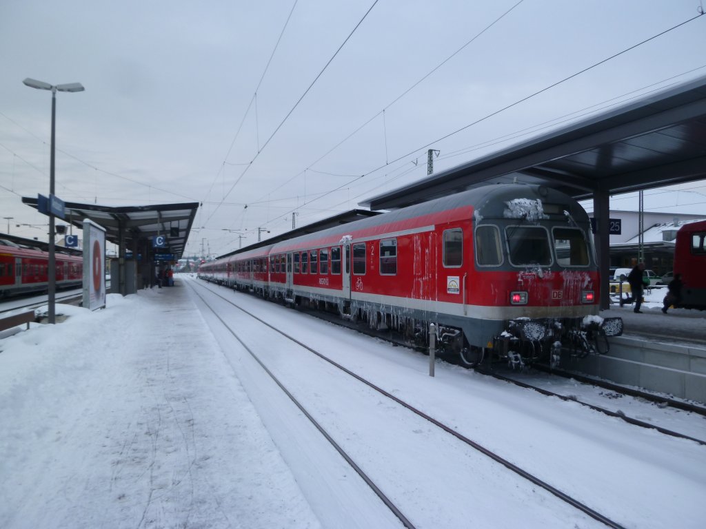 Ein Karlsruher Steuerwagen an einer RB von Ansbach nach Crailsheim. 26.12.10