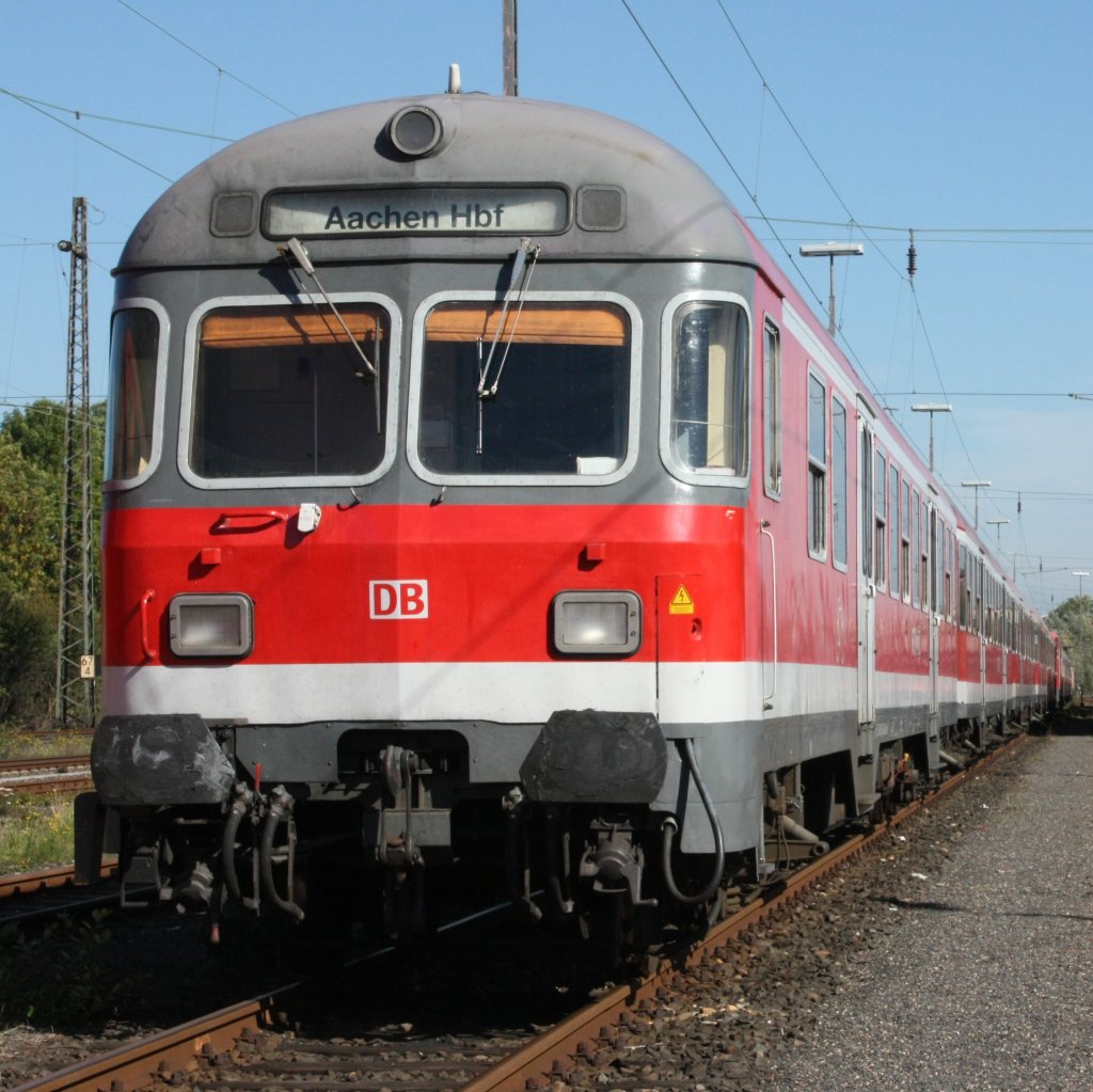 Ein Karlsruher Steuerwagen steht am 03.10.2010 in Aachen Rothe Erde abgestellt. Dieses Bild entstand von frei zugnglichem Gelnde.