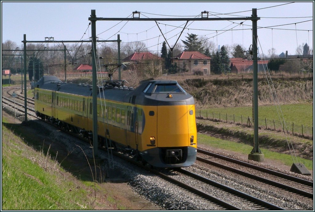 Ein Koploper fhrt mir in Roermond beim Spaziergang vor die Linse.
Aufnahme vom April 2013.