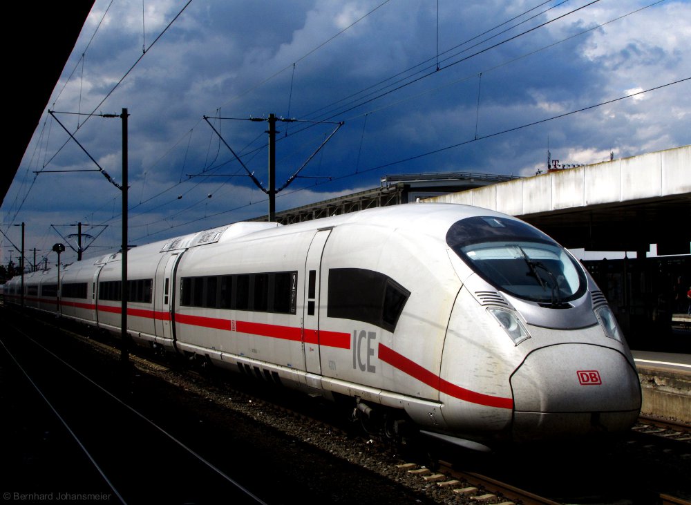 Ein Lichtblick fr den Fernverkehr? Der neue ICE der Baureihe 407 in Hannover. Juli 2011
