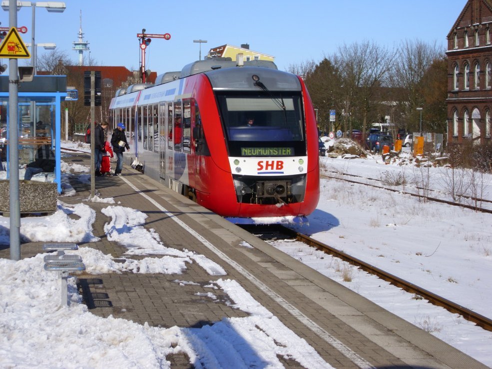 Ein Lint der SHB wartet am 06.03.2010 in Heide/Holst. auf den Abfahrauftrag nach Neumnster.