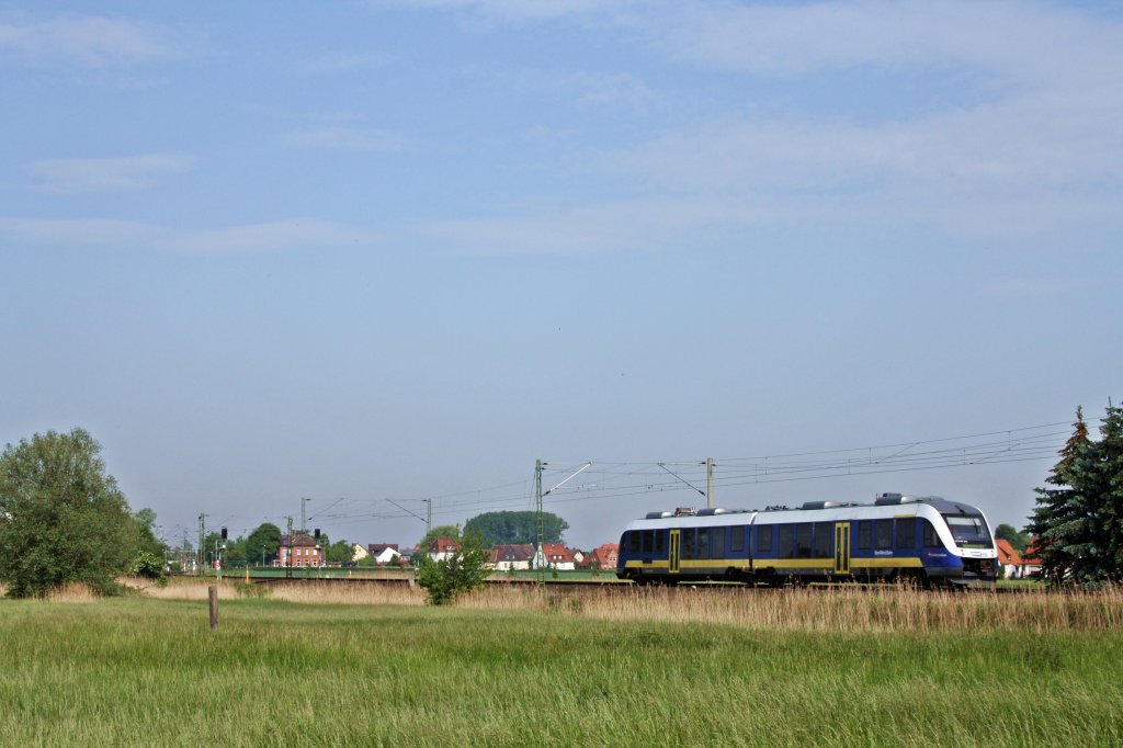 Ein Lint41 der NWB hat am Morgen des 22.05.'12 soeben Emmerke hinter sich gelassen und n�hert sich nun seinem Ziel Hildesheim HBf.