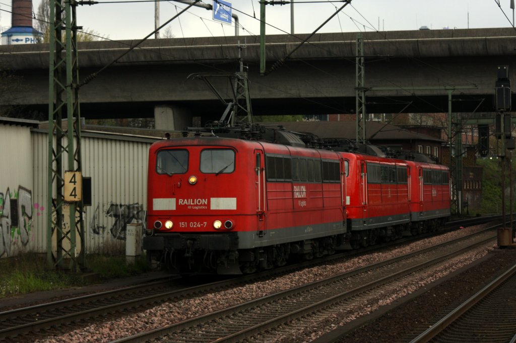 Ein LZ bestehend aus 3 151er verlsst Hamburg - Harburg am 22.04.12