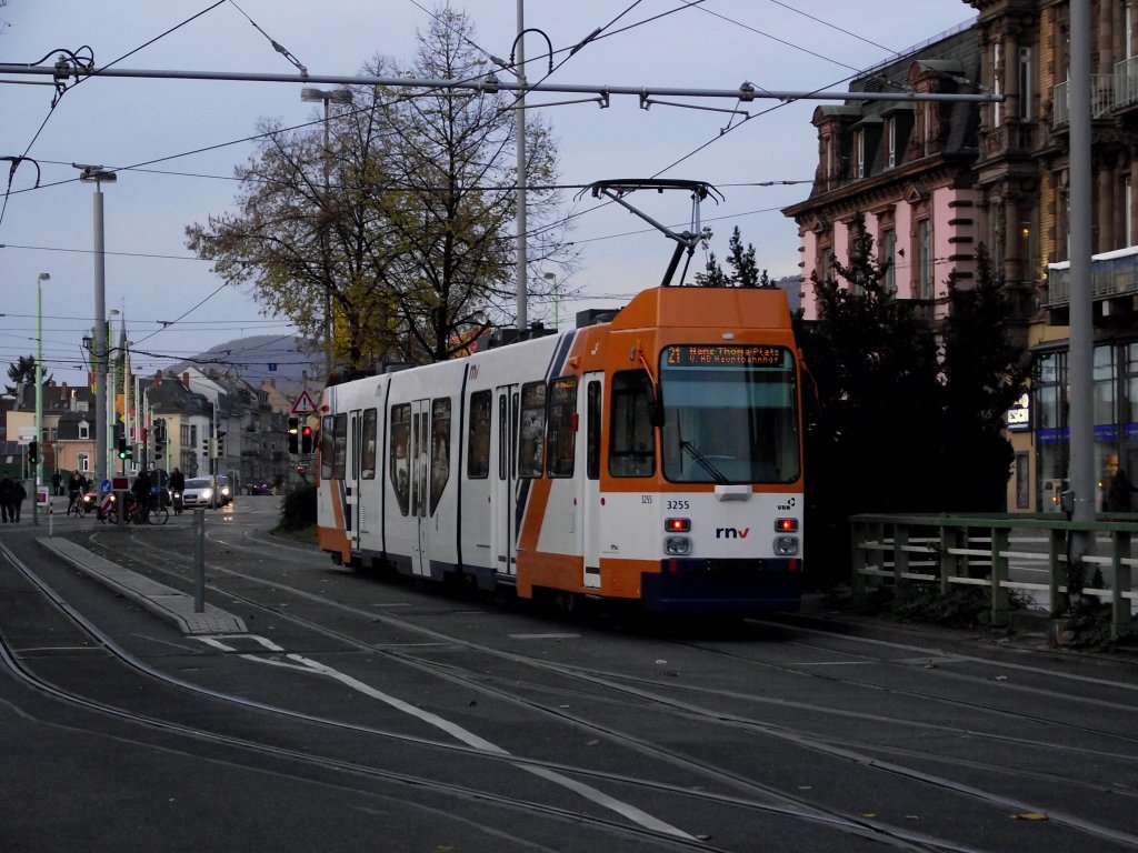 Ein M8C der RNV in Heidelberg am 09.11.12 auf der Linie 21 