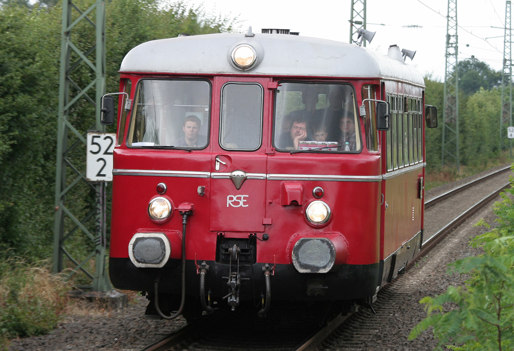 Ein MAN Schienenbus der RSE durchfhrt Angermund am 19.06.2011