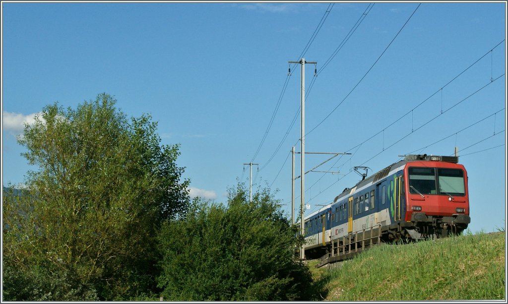 Ein Mehrstrom NPZ unterwegs bei Lengnau. 

31. Juli 2013
