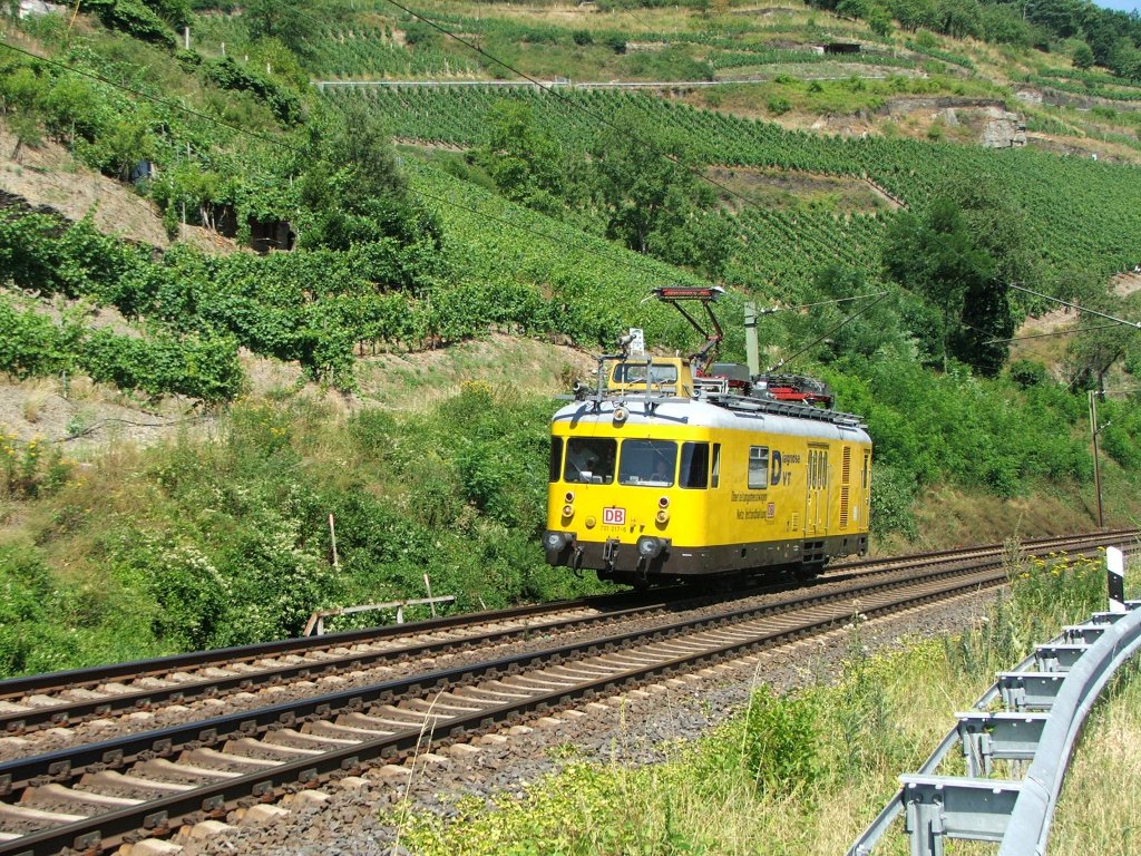 Ein Mess-VT der DB bei Oberwesel am 20.Juli 2010. (701 017)