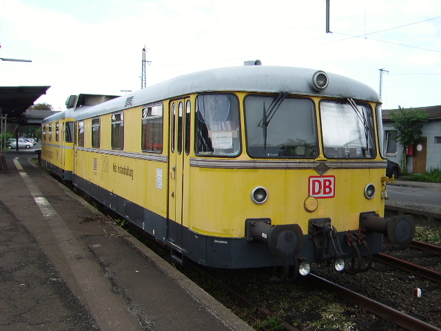 Ein Messwagen der DB Netz Instandhaltung in Hanau Hbf am 28.08.10