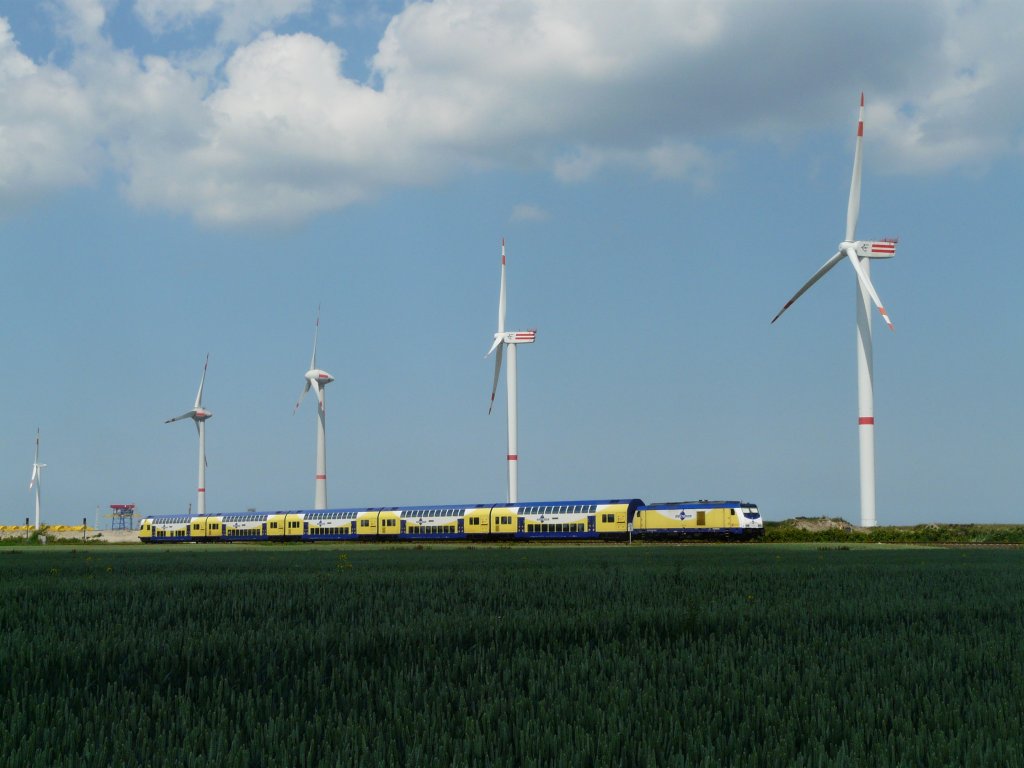 Ein Metronom aus Hamburg Hbf am 12.6.2011 kurz vor Cuxhaven.