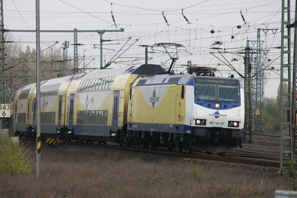 Ein Metronom bei der Einfahrt in Hamburg - Harburg am 22.04.12