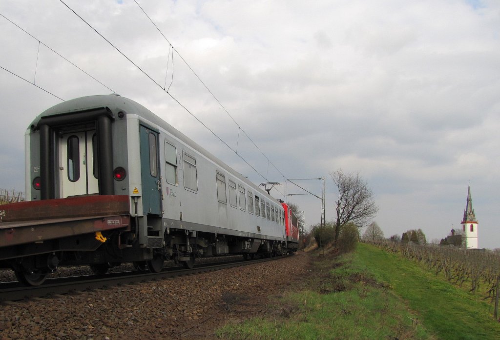 Ein Milit�rbegleitwagen mit der Aufschrift  Gale , in einem Milit�rzug Richtung Wiesbaden, bei Erbach (Rheingau); 30.03.2011