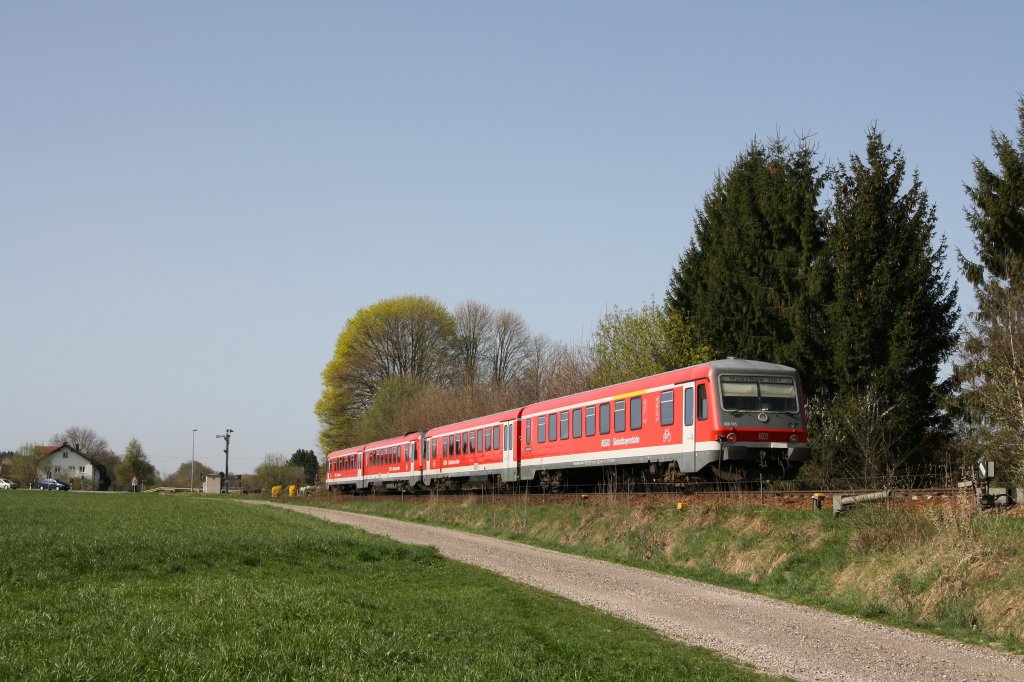 Ein Nachschu auf den 928 565 auf dem Weg nach Mnchen Hbf. Hrlkofen, 10.04.11