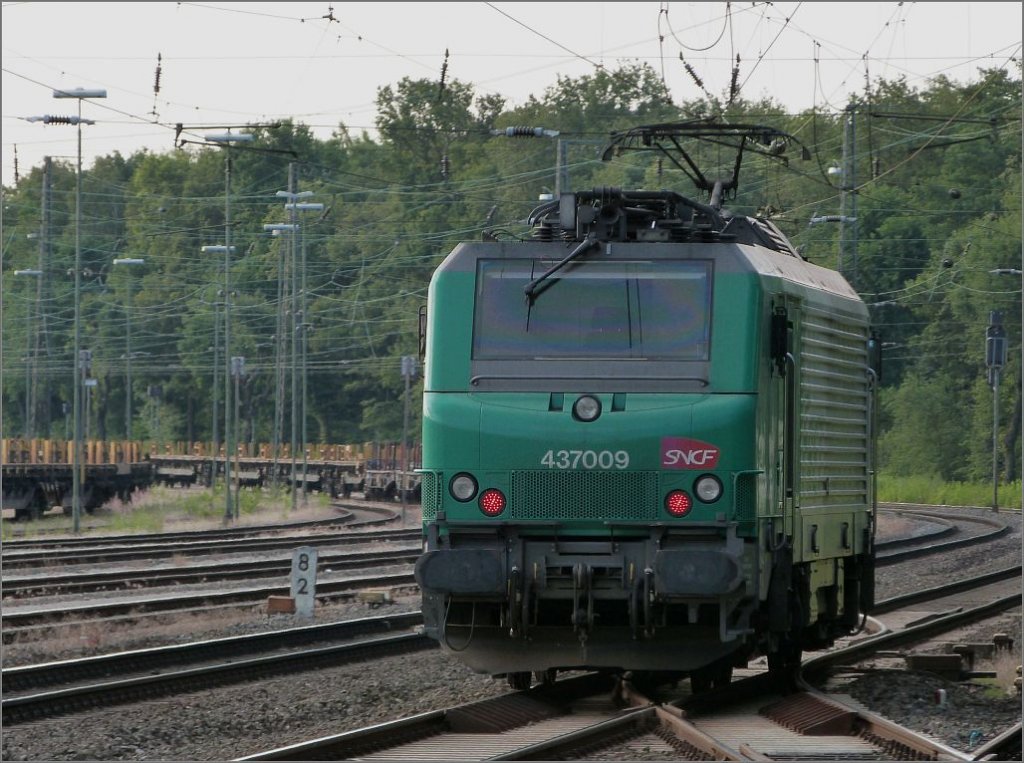 Ein Nachschuss auf die 437009 der SNCF (FRET) im Juli 2012,Duisburg Wedau.