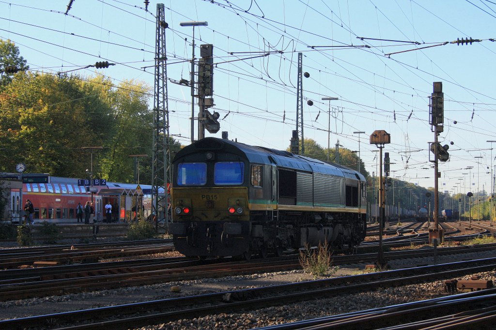 Ein Nachschuss von der Class 66 PB15 von Ascendos Rail Leasing kommt als Lokzug aus Montzen/Belgien und fhrt in Aachen-West ein bei Sonne.
15.10.2011