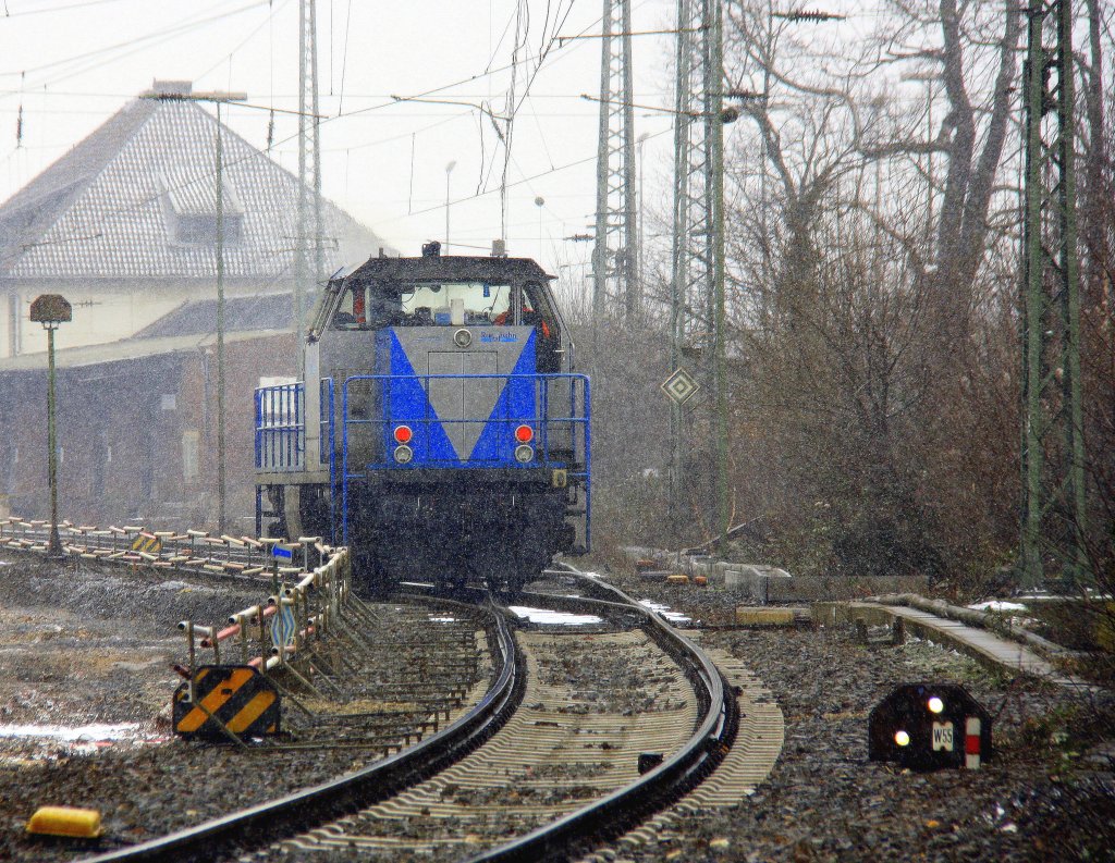 Ein Nachschuss von der V104  Sally  von der Rurtalbahn rangiert in Aachen-West bei leichten Schneefall am Rosenmontag 11.2.2013. 