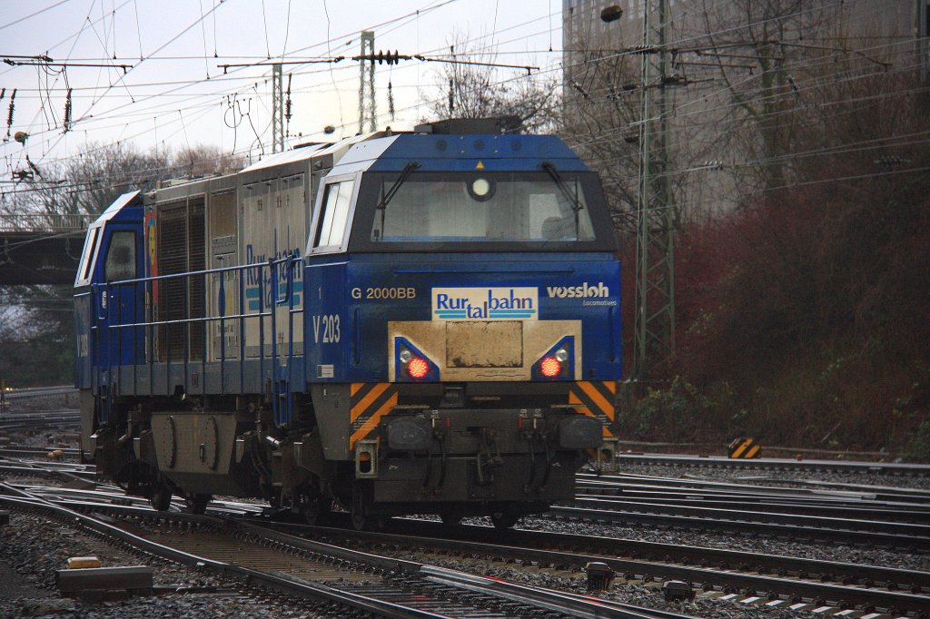 Ein Nachschuss von der V203 von der Rurtalbahn fhrt als Lokzug von Aachen-West nach Stolberg (Rheinland) bei  strmenden Regen am 21.1.2012.