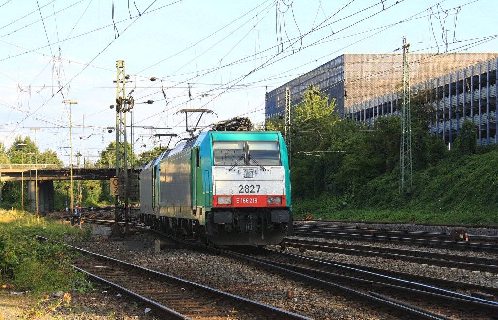 Ein Nachschuss von Zwei Cobra 2810 und 2827 rangiern in Aachen-West bei sch�nes Wetter am 1.9.2012.